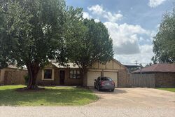 Pre-foreclosure in  Kingsdale Dr Deer Park, TX 77536