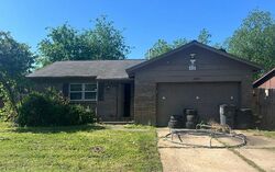 Pre-foreclosure in  E 32nd Pl Tulsa, OK 74146