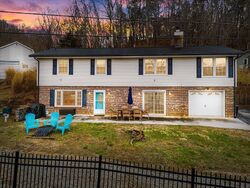 Pre-foreclosure in  Little Wytheville Rd Draper, VA 24324