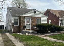 Pre-foreclosure in  Winthrop St Detroit, MI 48235