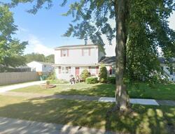 Pre-foreclosure in  Oaktree Ln Romulus, MI 48174