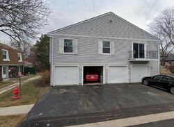 Pre-foreclosure in  Brittany Ct Schaumburg, IL 60194