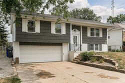Pre-foreclosure in  Norwick Rd Sw Cedar Rapids, IA 52404