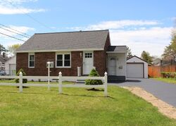 Pre-foreclosure in  Roselawn Ave Schenectady, NY 12306