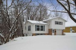 Pre-foreclosure in  8th St Moline, IL 61265