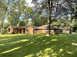 Pre-foreclosure in  Woodburn Ave Sterling, IL 61081