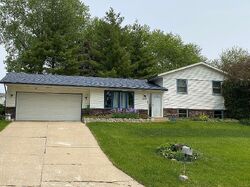 Pre-foreclosure in  Kanawha Dr Rockford, IL 61114