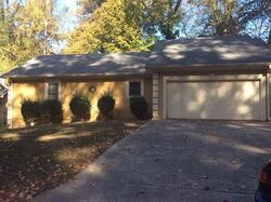 Pre-foreclosure in  Collier Dr Nw Atlanta, GA 30318