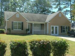 Pre-foreclosure in  Elizabeth Ln Hampton, GA 30228