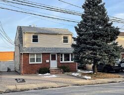 Pre-foreclosure in  Schuyler Ave Kearny, NJ 07032