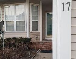  Woods Edge Ct, Parlin NJ