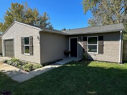 Pre-foreclosure in  Schaefer Dr Hope, IN 47246
