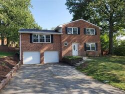 Pre-foreclosure in  COLEMAN DR Monroeville, PA 15146