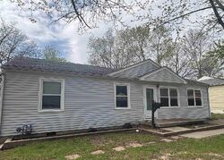 Pre-foreclosure in  Greenwood Ln Sedalia, MO 65301