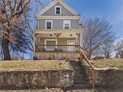 Pre-foreclosure in  Chestnut Ave Kansas City, MO 64127