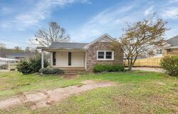 Pre-foreclosure in  J St Greer, SC 29651