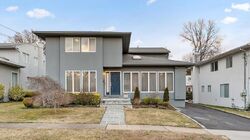 Pre-foreclosure in  Berkshire Rd Great Neck, NY 11023