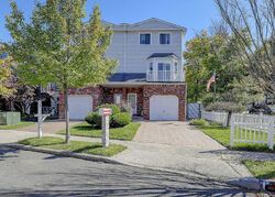 Pre-foreclosure in  Dina Ct Staten Island, NY 10306