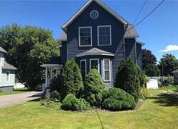 Pre-foreclosure in  Oxford Rd New Hartford, NY 13413