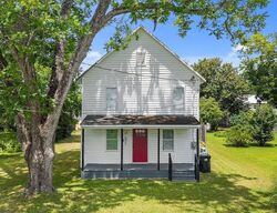 Pre-foreclosure in  Academy St Oriental, NC 28571