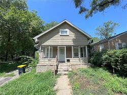 Pre-foreclosure in  Bellefontaine Ave Kansas City, MO 64132