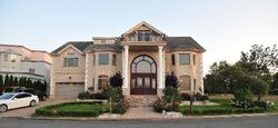 Pre-foreclosure in  Nicolosi Dr Staten Island, NY 10312