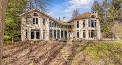 Pre-foreclosure in  Sherbrook Park Dr Solon, OH 44139