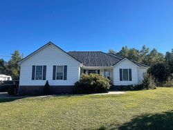 Pre-foreclosure in  Smith Chapel Dr Shelbyville, TN 37160