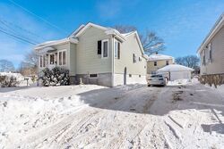 Pre-foreclosure in  Oak Grove Ave Fall River, MA 02720