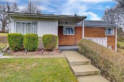 Pre-foreclosure in  Williamsburg Dr Monroeville, PA 15146