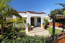 Pre-foreclosure in  Victoria Ave Venice, CA 90291