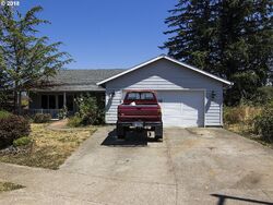 Pre-foreclosure in  Se Dance Dr Estacada, OR 97023