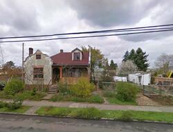 Pre-foreclosure in  Se Holgate Blvd Portland, OR 97206
