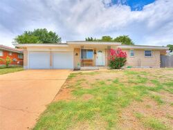 Pre-foreclosure in  Trapp Dr Oklahoma City, OK 73115