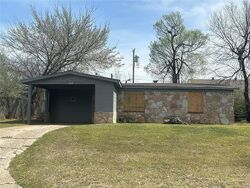 Pre-foreclosure in  Karen Dr Oklahoma City, OK 73115