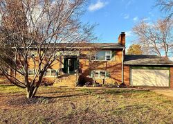 Pre-foreclosure in  Fort Dr Manassas, VA 20110