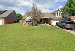 Pre-foreclosure in  Fairview Dr Denton, TX 76210