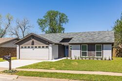 Pre-foreclosure in  Highview Ter Fort Worth, TX 76148