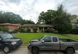 Pre-foreclosure in  Redbud Ct Arlington, TX 76012
