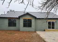 Pre-foreclosure in  Jourdanton Ave Charlotte, TX 78011