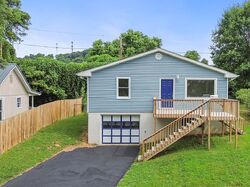 Pre-foreclosure in  Lafayette Cir Kingsport, TN 37664
