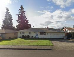Pre-foreclosure in  Nw Hillcrest Dr Dallas, OR 97338