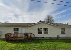 Pre-foreclosure in  Lincoln St Sw Albany, OR 97321