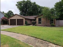 Pre-foreclosure in  Elmhurst Dr Norman, OK 73071