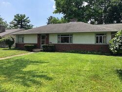 Pre-foreclosure in  Medford Rd Columbus, OH 43209