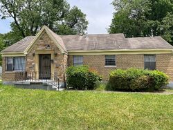 Pre-foreclosure in  Poppen Dr Memphis, TN 38111