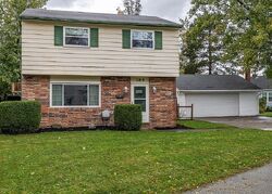 Pre-foreclosure in  Parkway Dr Eastlake, OH 44095