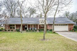 Pre-foreclosure in  Fairway Dr Granbury, TX 76049