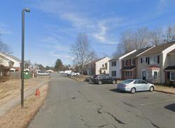 Pre-foreclosure in  Heritage Pines Cir Bowling Green, VA 22427