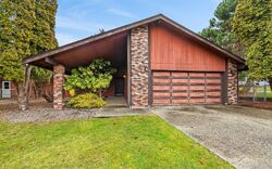 Pre-foreclosure in  Hawthorne Pl Port Angeles, WA 98362